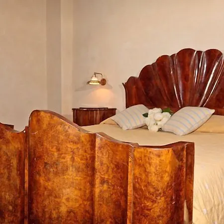 San Pietro Sopra Le Acque & ماسا مارتانا