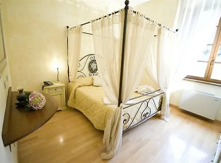 San Pietro Sopra Le Acque & ماسا مارتانا