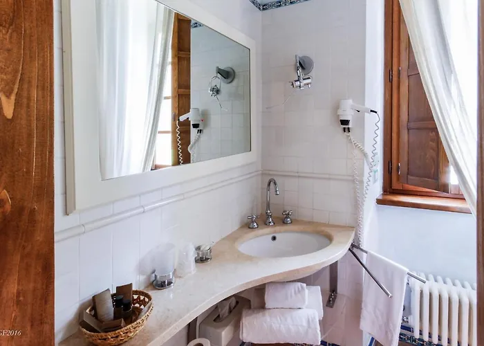 San Pietro Sopra Le Acque & 4* Massa Martana